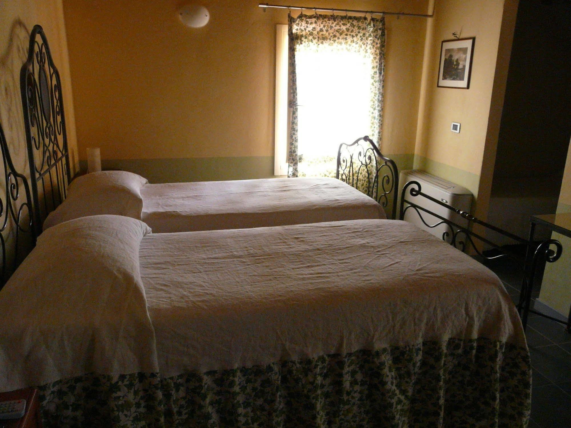 Agriturismo La Riccardina บูดริโอ ภายนอก รูปภาพ